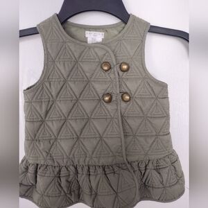 Max Studio Kids Girl 3T Green Geometric Ruffled Quilted Puffer Vest.